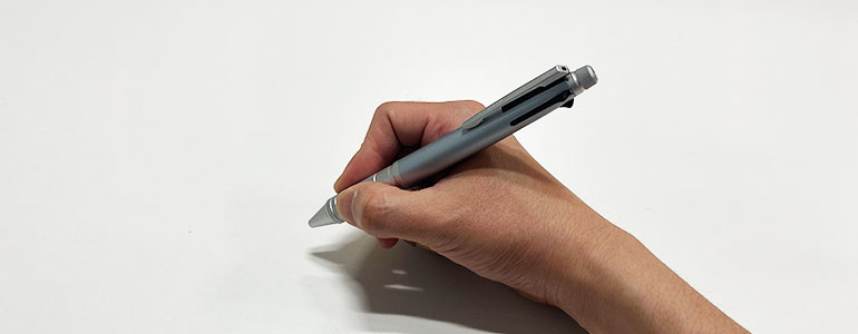 三菱鉛筆 ジェットストリーム　多機能ペン 4&1 Metal Edition 0.5mm