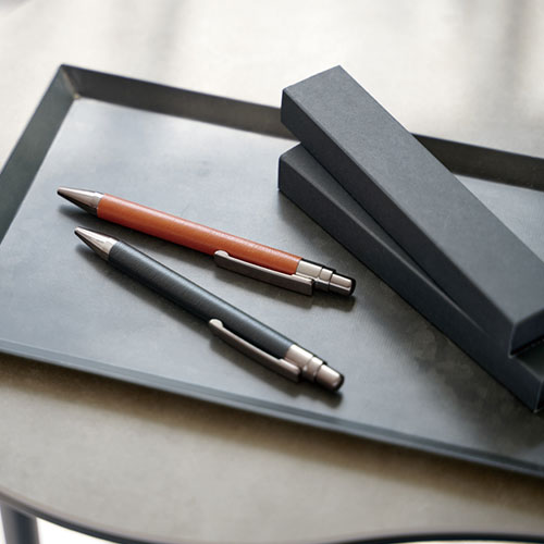レザー調ボールペン