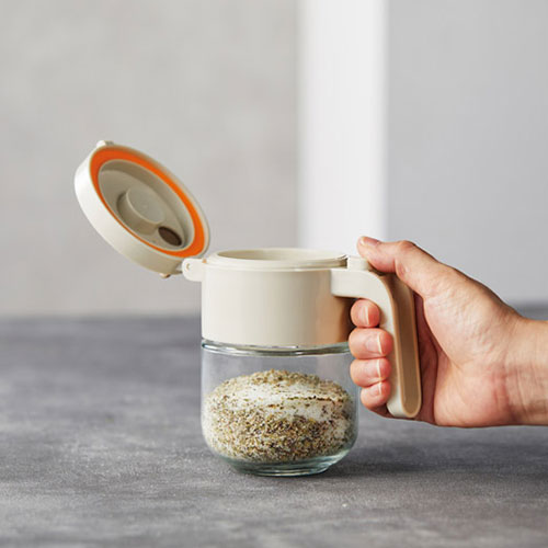 振りかけられる! 2WAY調味料ポット